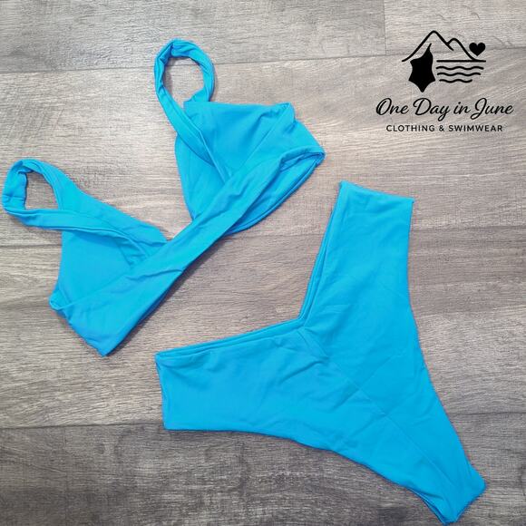 Charmleaks High Cut Cheeky Bikini Swimsuit Size M - Picture 3 of 3